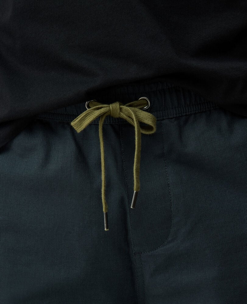 Gunn 7" Resort Short, COAL, Detail 3